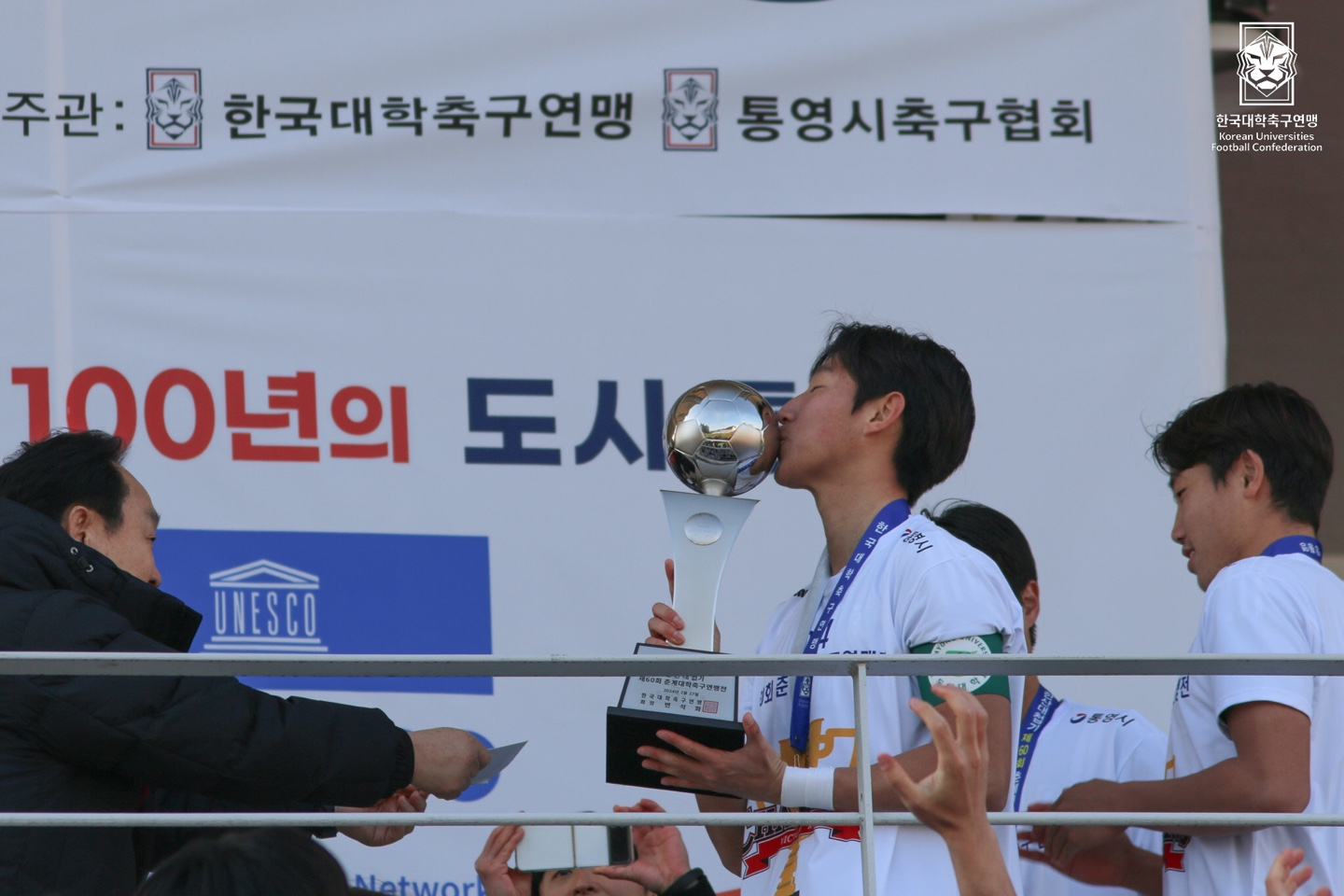 박겸